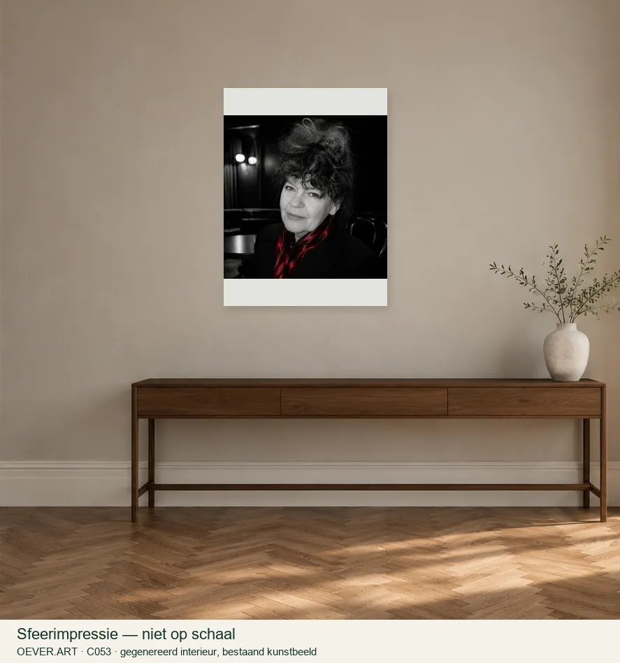 Silver Silence and Crimson Silk — sfeerimpressie in gegenereerd interieur; niet op schaal